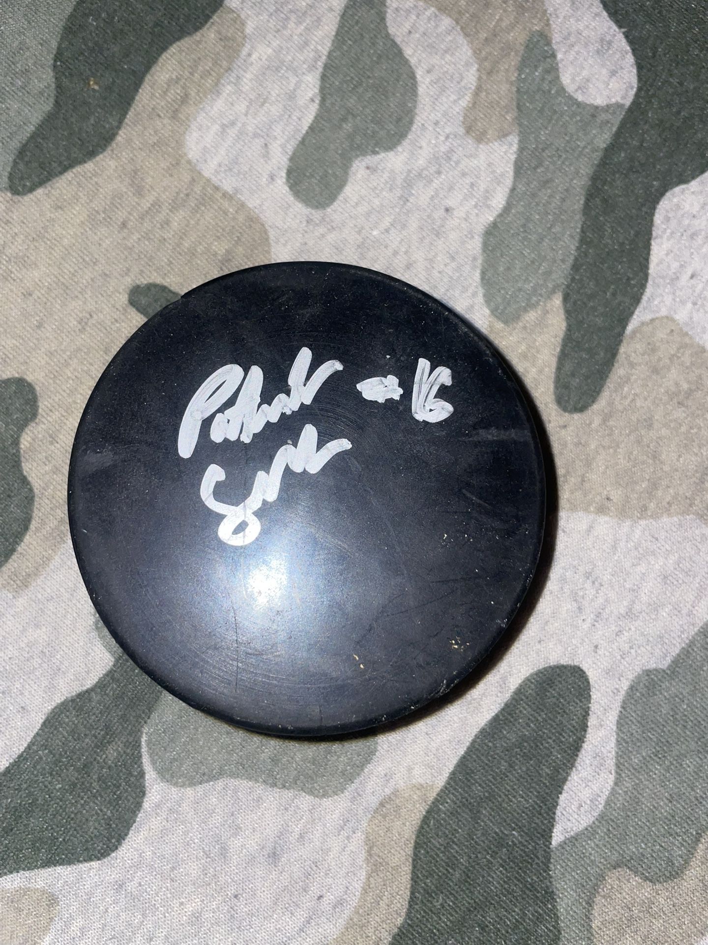 signed hocky puck