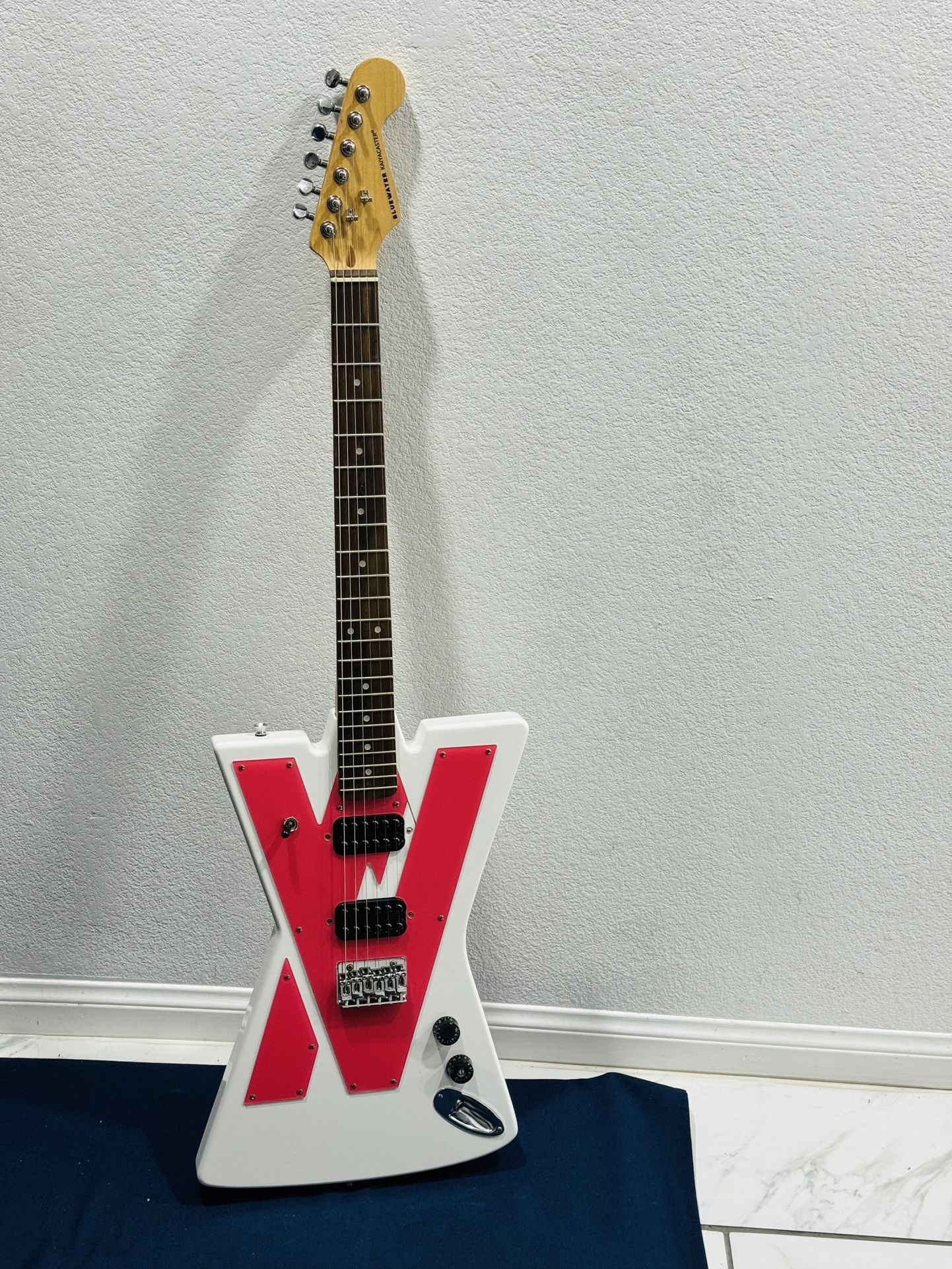 Bluewater Kaiyacaster Electric Guitar + HardShell Case