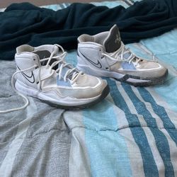Kyries, Size 9 US, Nike