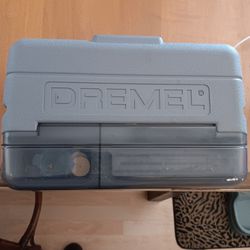 Dremel Tool with accessories a and case 