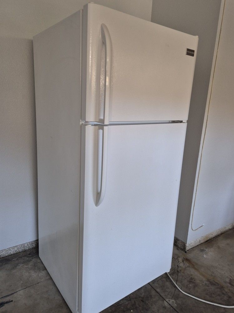 Frigidaire Top Freezer Refrigerator