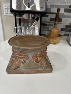 Pedestal Stand