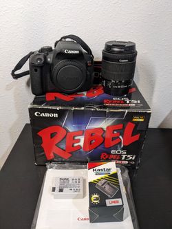 Canon EOS Rebel T5i Camera + Lens