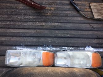 2001 gmc sierra headlights both perfect condition