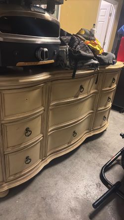 Dresser