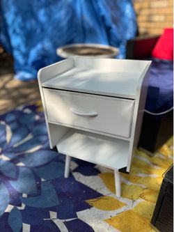SUPER CUTE WHITE NIGHTSTAND