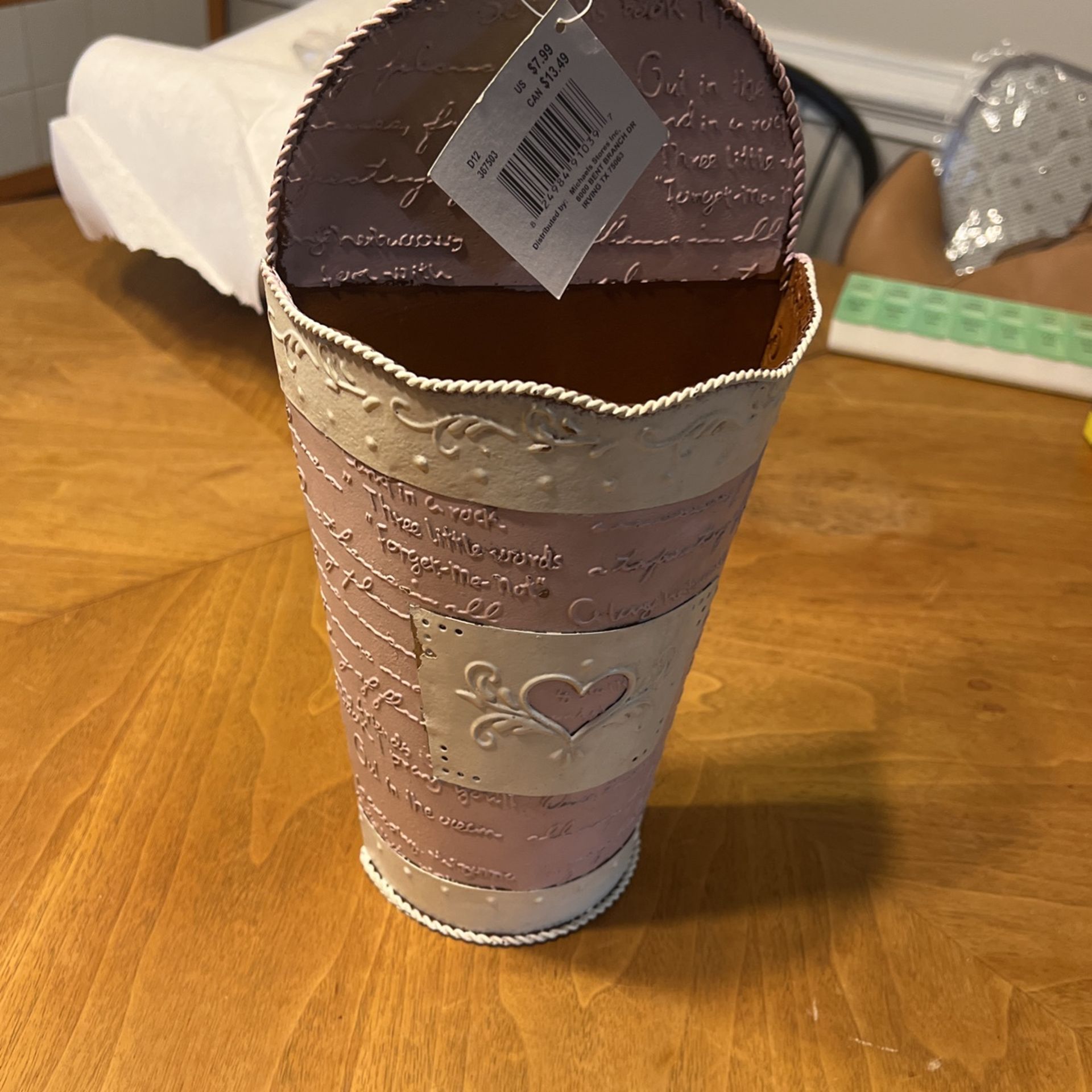 Brand New Incredibly Beautiful Garden Collection Metal Mail Holder