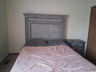 Light gray Queen size bedroom set ( solid wood)