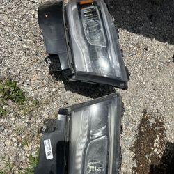 19-25 ram Laramie 1500 headlights $799 both se habla español. 