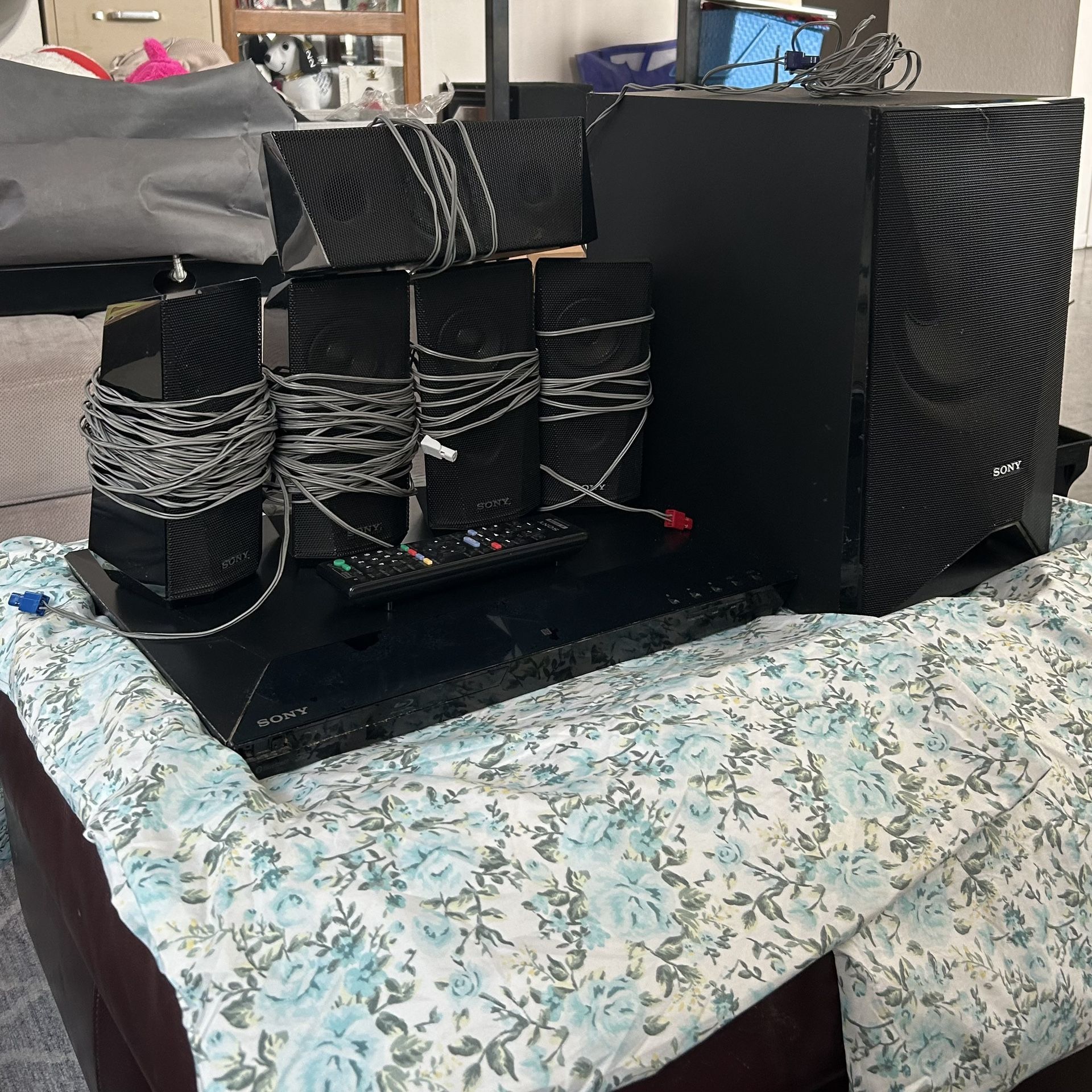 Sony BDV-E3100 Blu-Ray 3D Blu-Ray Disc DVD Home Theatre System - (Tested Works)