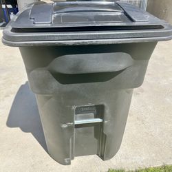 🔥 Brand New 96 Gallon Black Rolling Outdoor Garbage/Trash Can with Wheels and Attached Lid  (Cheaper than Home Depot!) Price: $100 (Priced to sell!)