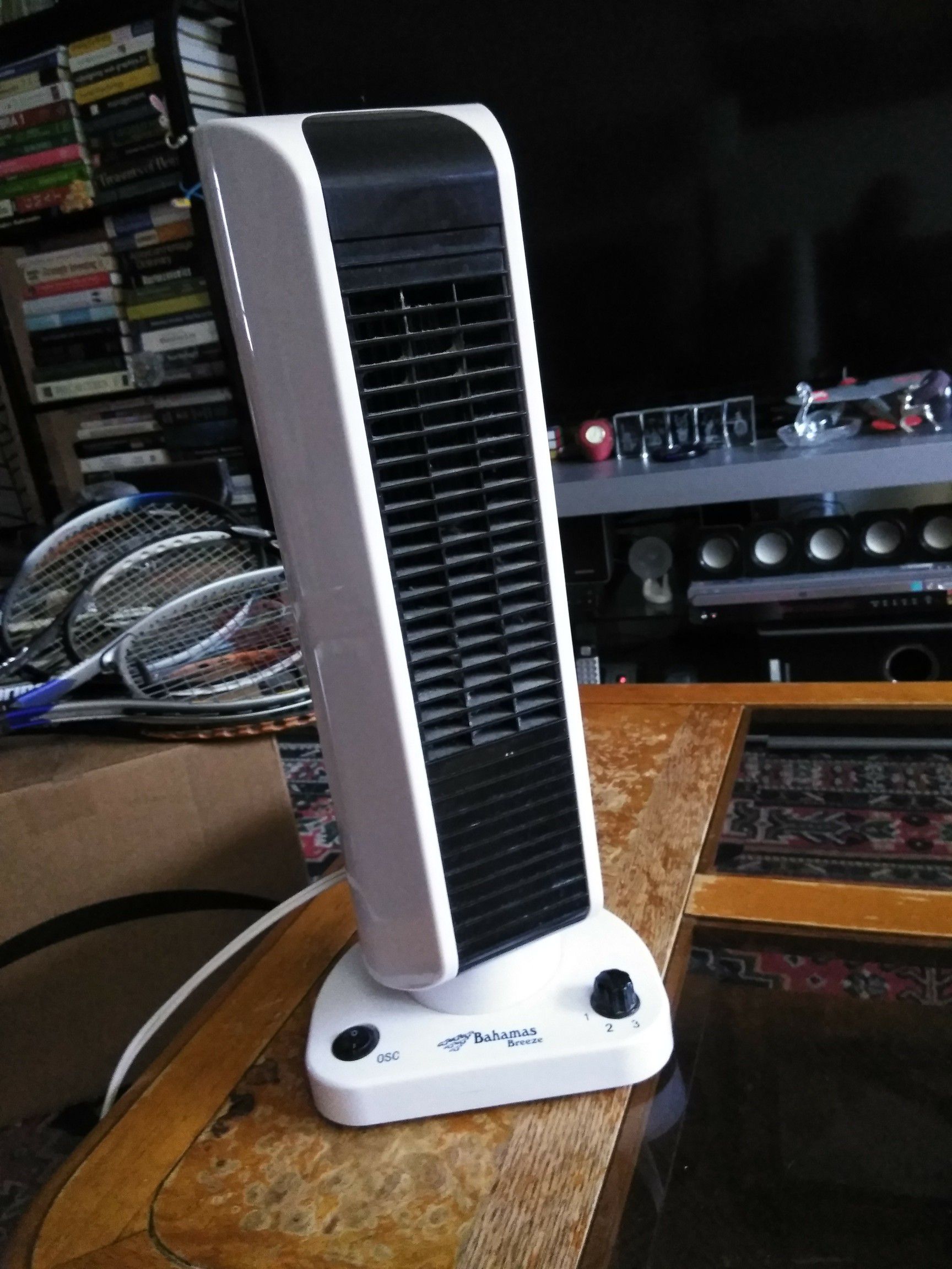 Oscillating table tower fan with 3 speeds Intertek Bahamas Breeze
