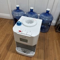 primo water filter w/ three water jugs