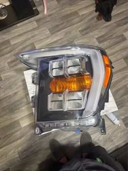 2021-2023 FORD F150 PICKUP LEFT Headlamp LED, LH. OEM. Needs Repair. Only thing wrong is Daylight Running Light top part working.