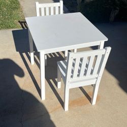 White table and Chairs