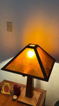 Vintage 1991 Mission Style Table Lamp – Solid Oak & Amber Mica Glow