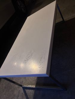 White table top coffee table with silver mod. Retro legs As is
