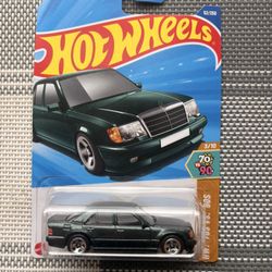 Hot Wheels 2026 Mercedes-Benz 500 E Silver HW 70s vs 90s 52/250