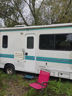 This is a pretty good camper and I let it Go cheap 2000 come and get it 99