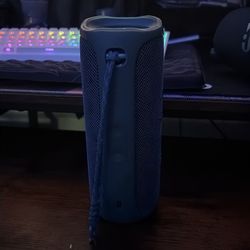JBL Flip 5 Portable Bluetooth Speaker - Ocean Blue