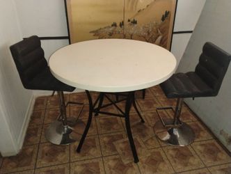 Table With 2 Barstools