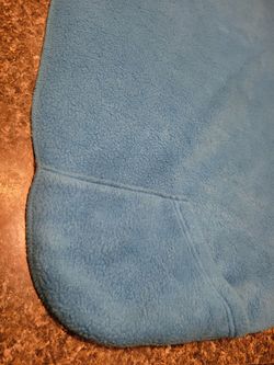 Blue shoulder blanket with pockets for hands