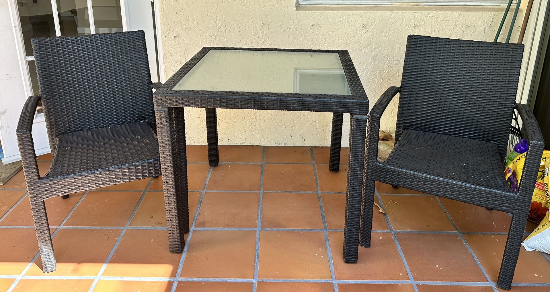 Modani Patio table and chairs