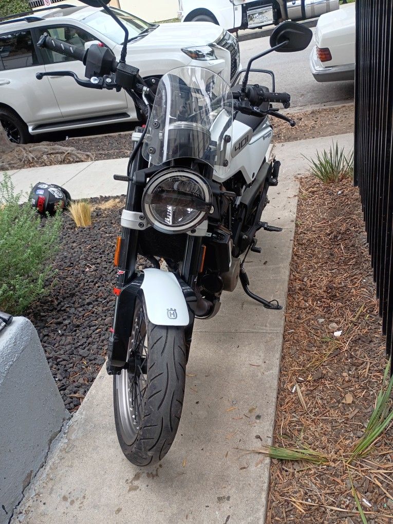 2023 Husqvarna Vitpillen 401 With Lots Of Mods