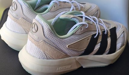 Mercedes-AMG Petronas Formula One Team x adidas Lightblaze 'Off White Black Frost Green'
Size 11
Pre-loved
Missing insert 
Overall condition like new.