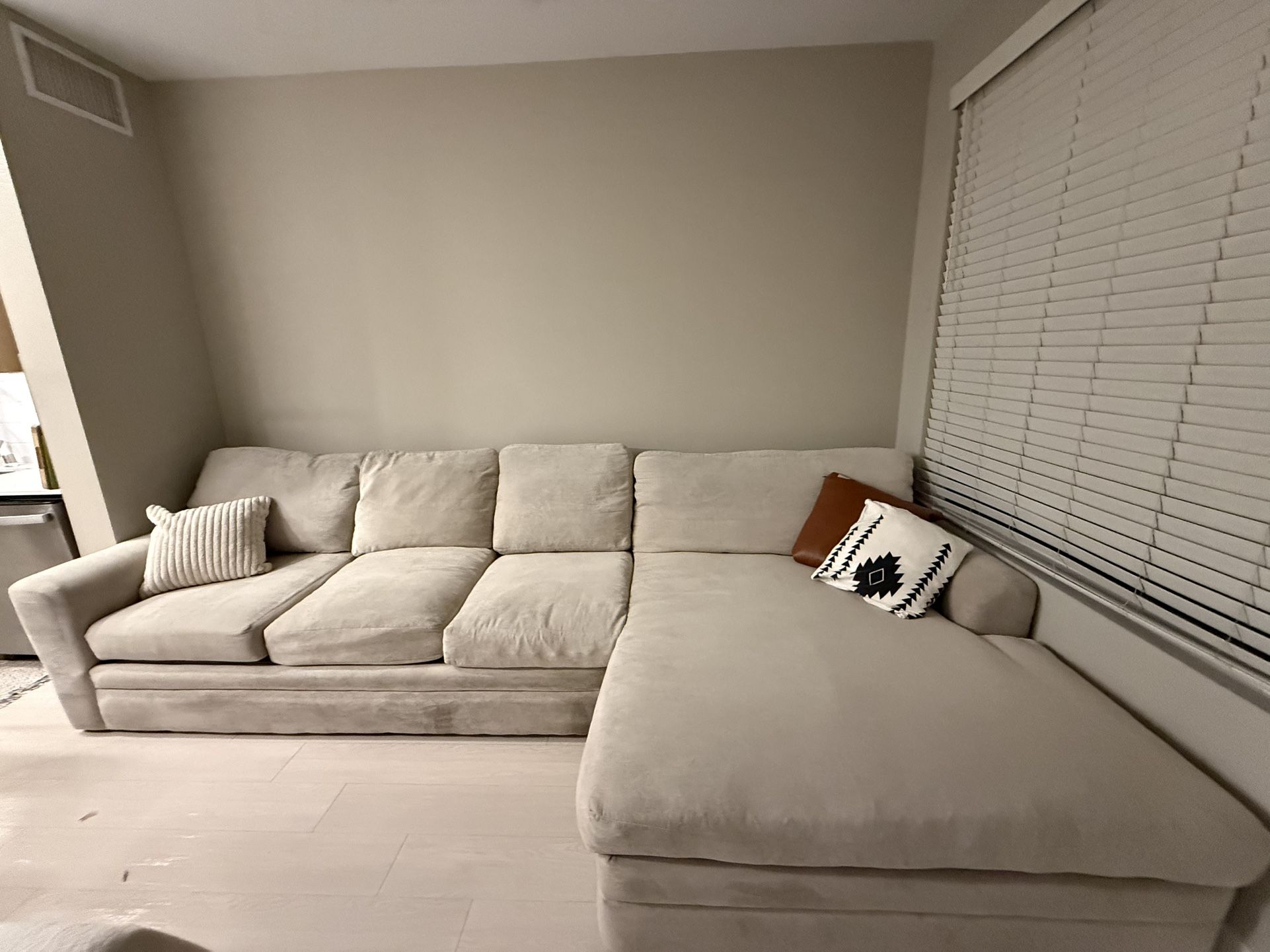 Sectional Couch With Ottoman