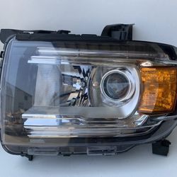 2015  - 2020  GMC CANYON DRIVER LH LEFT HALOGEN HEADLIGHT OEM USED #5103