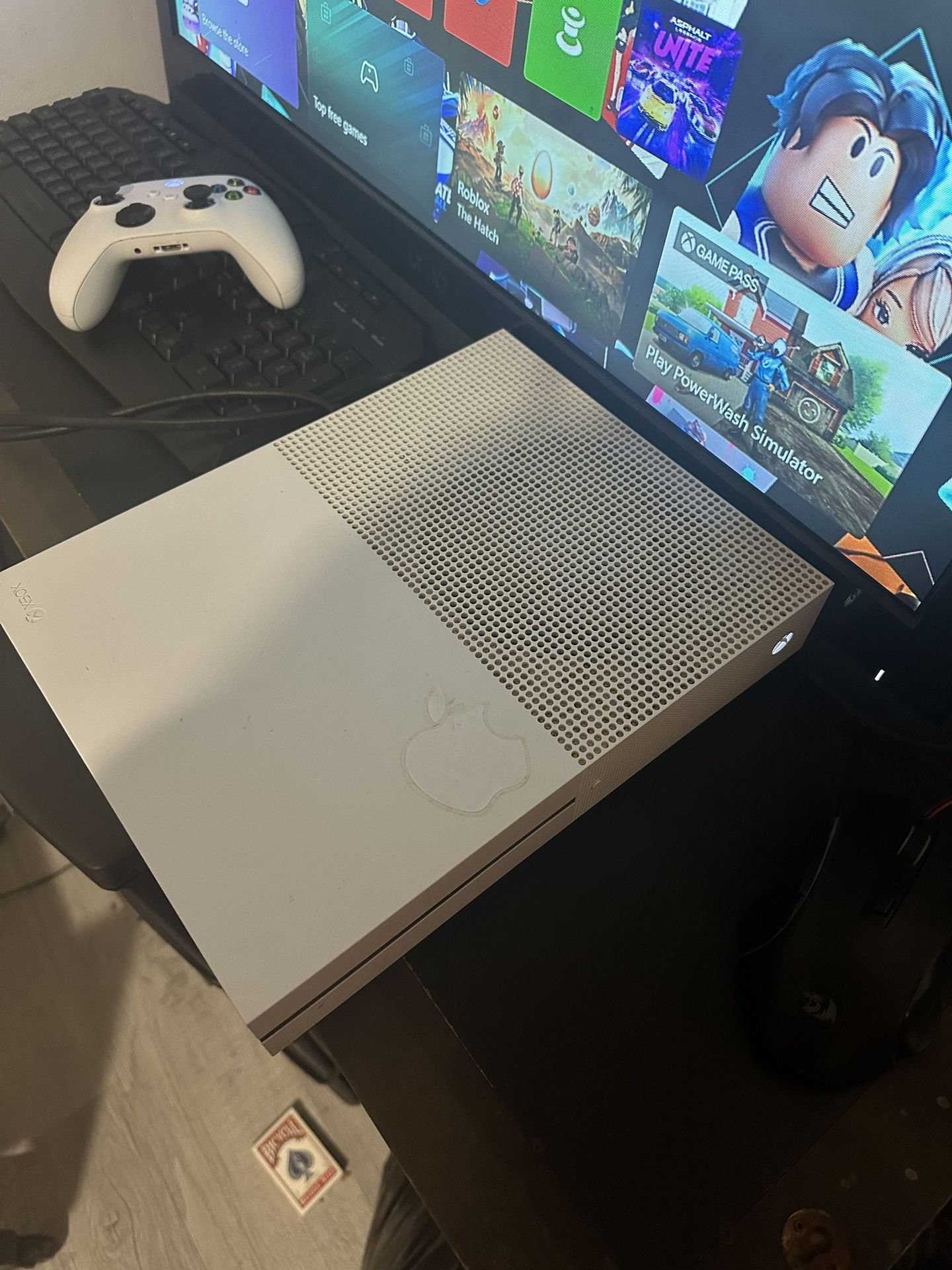 Xbox One S + Keyboard & Mouse