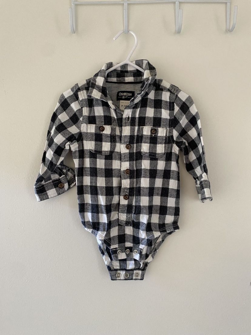 OshKosh Baby Boy Long Sleeve Fleece Onesies. Size 9 -12 months - Gently used. 
