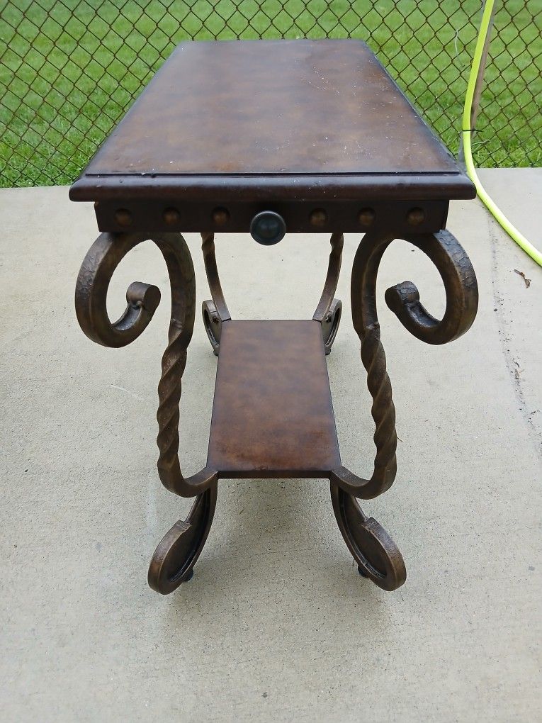 Ashley Rafferty Chairside End Table