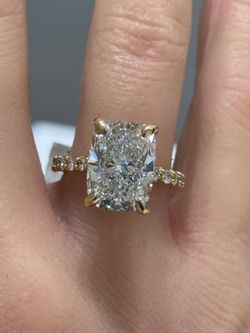 18KT 7.28CTW VS1 LabGrown Diamond Engagement Ring (IGI Certified)