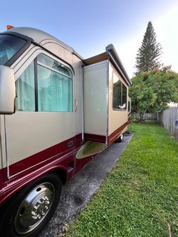 2004 Airstream Land Yacht