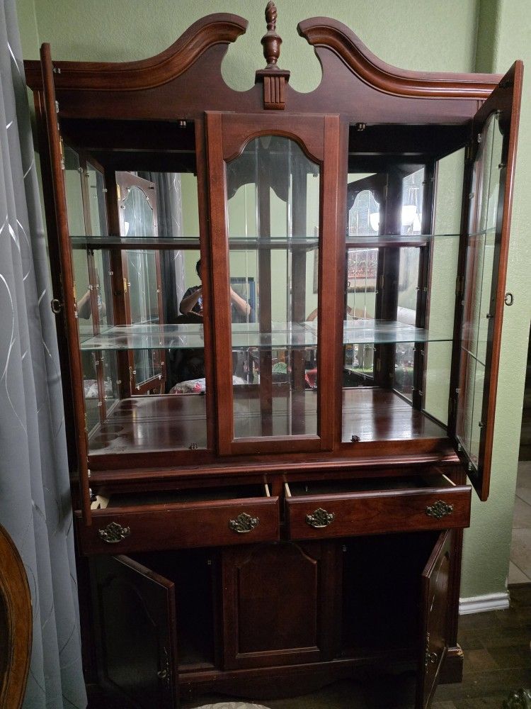 ***FREE. MUST PICK UP***