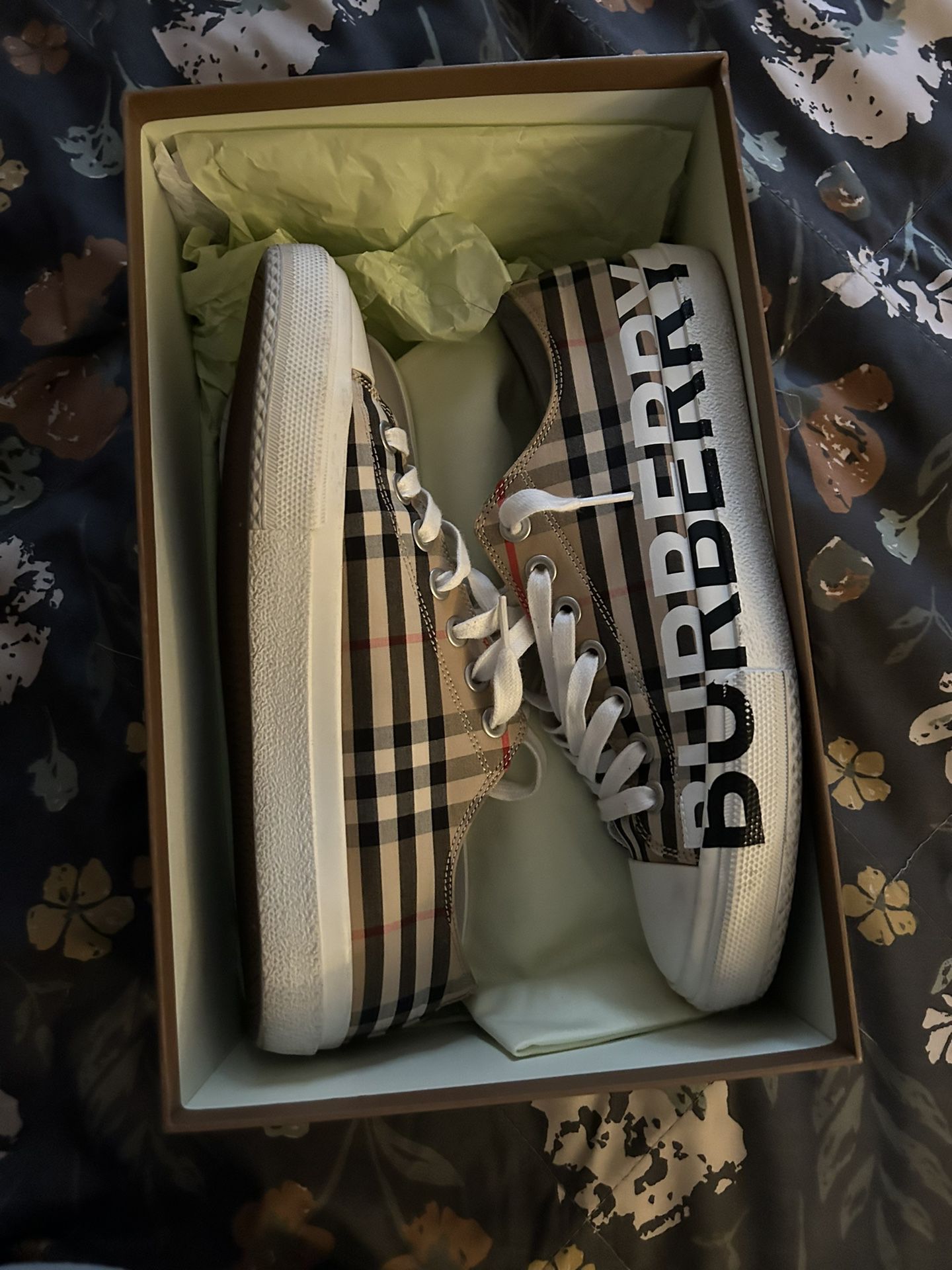 Burberry shoes size 8.5(42.5)