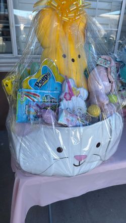 Easter Basket In Norwalk Near Moffit Elementary $10-$35