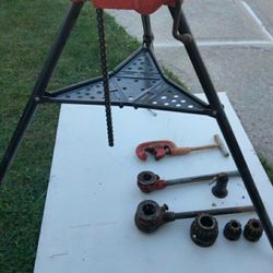 Ridgid Tristand Pipe Stand And Threaded 