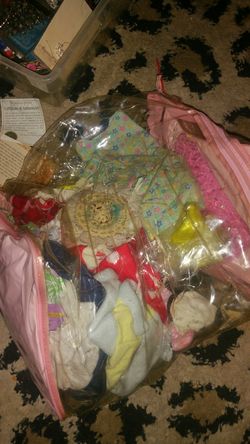 Lots of vitae barbie clothes and accessories!