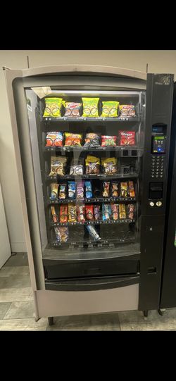 Crane Snack Vending Machine With Reader