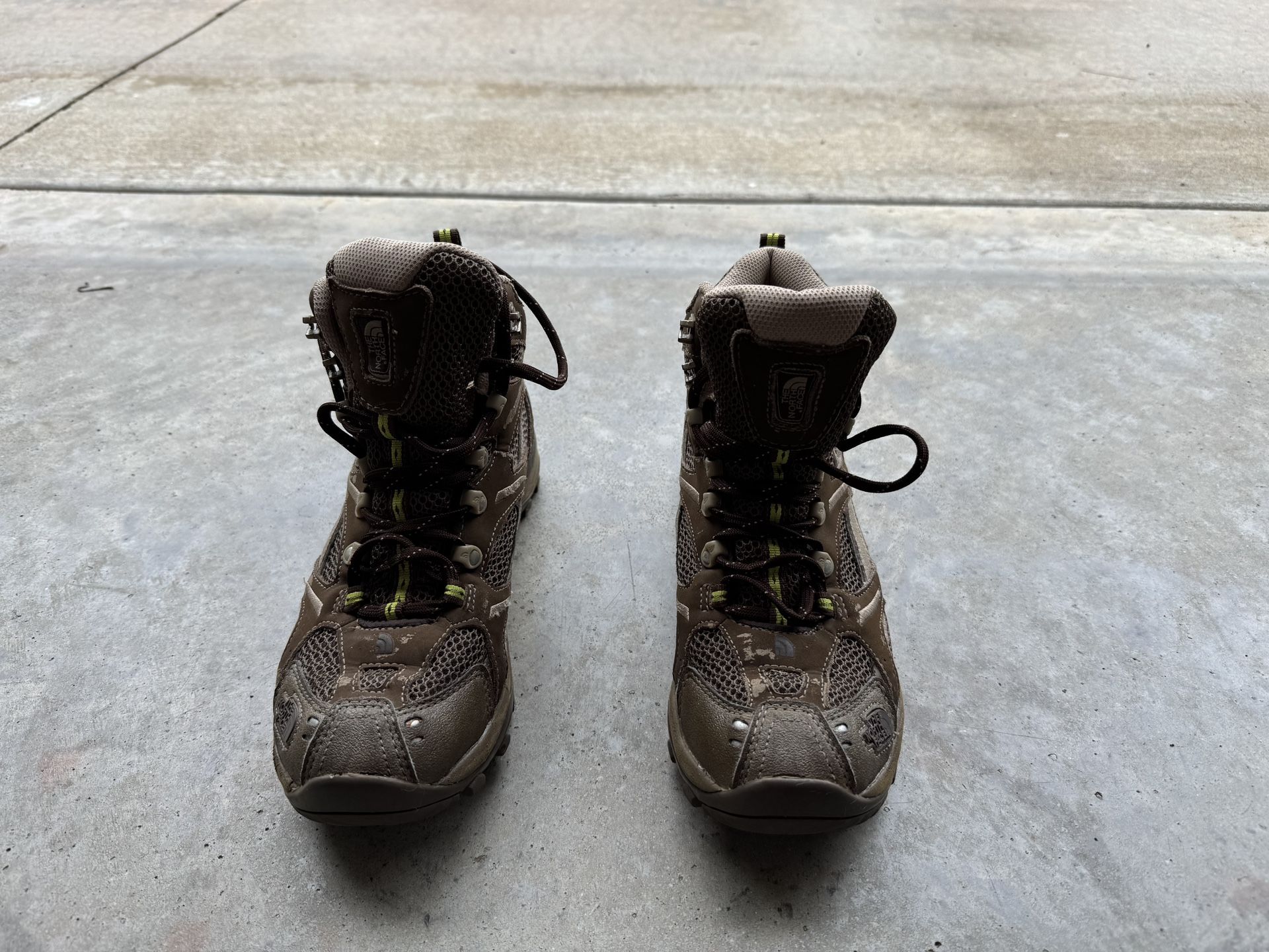 Women’s Gore-Tex Hiking Boots, Like New, Size 9