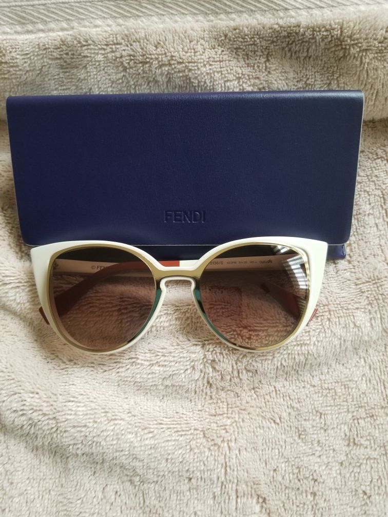 FENDI Sunglasses w/Hard case