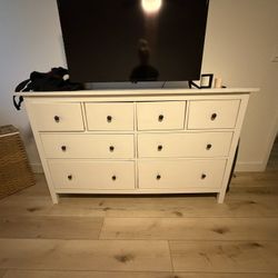 HEMNES 8-drawer dresser