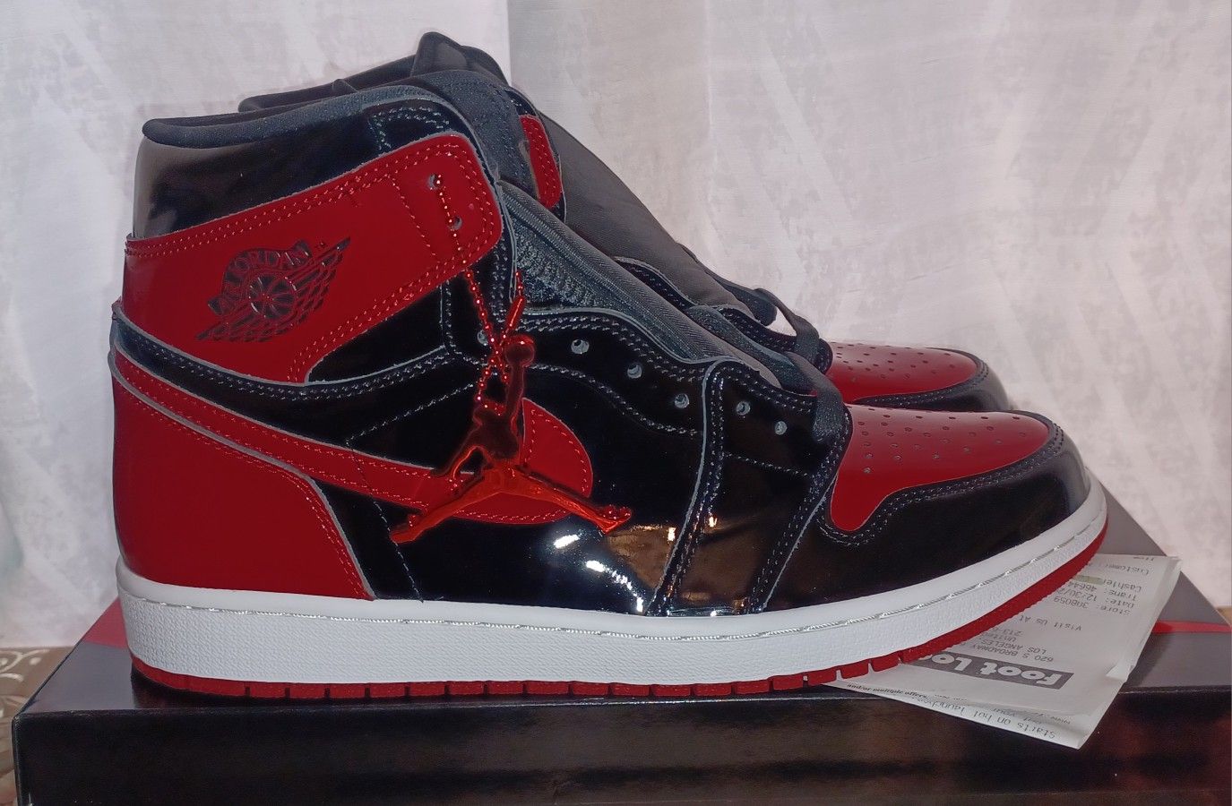 AIR JORDAN RETRO 1 OG HIGH PATENT BRED SIZE 11 DEADSTOCK NEW WITH FOOTLOCKER RECEIPT