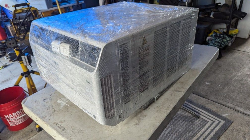 Air Conditioner LG Dual Inverter Very Nice Window Air Conditioner Works Awesome P