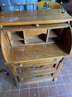 Pulaski/Keepsakes Oak Roll top Desk