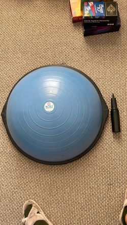 Bosu balance ball with pump