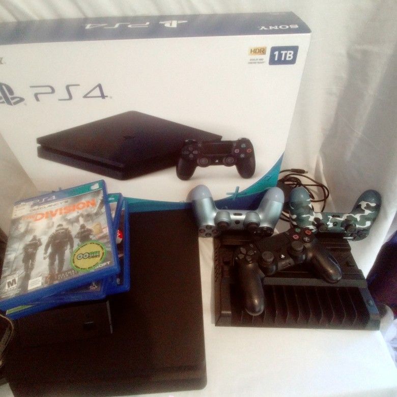 PS4 console & many extras